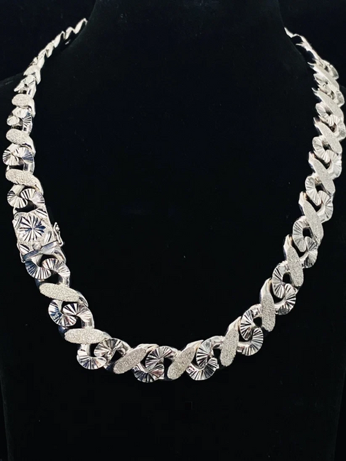 Silver X and O hugging links necklace with diamond-cut accents