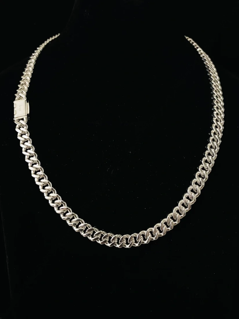 Chunky diamond Cuban link choker chain close up