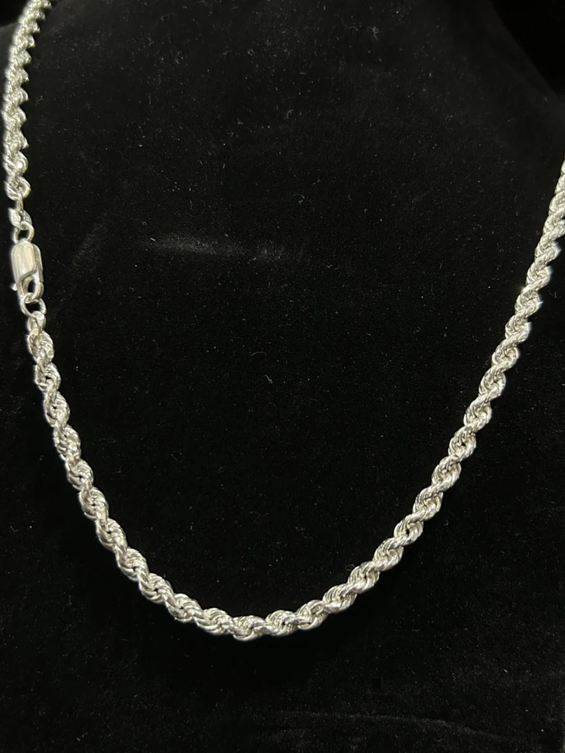 side view of the Silver diamond-cut rope chain necklace