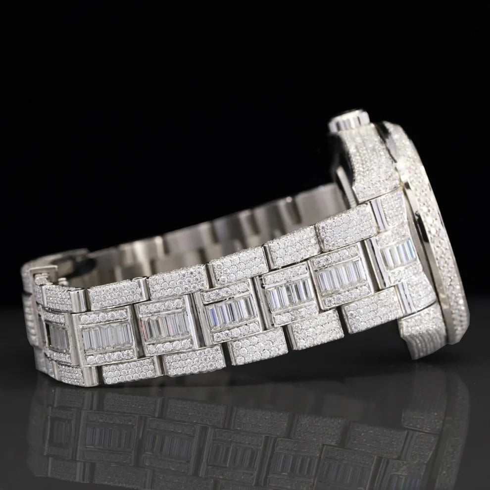 Elegant Custom Moissanite Fully Studded Iced Out VVS Watch