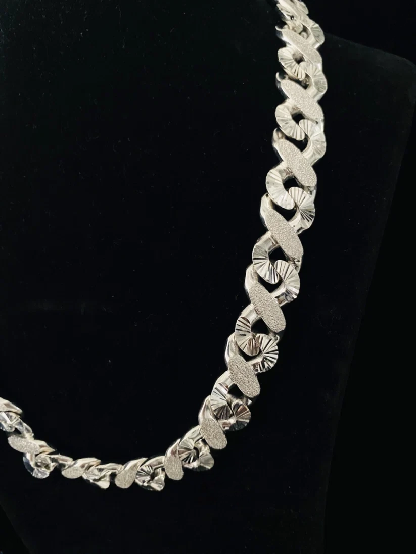 side view of the Silver diamond-cut Cuban link necklace