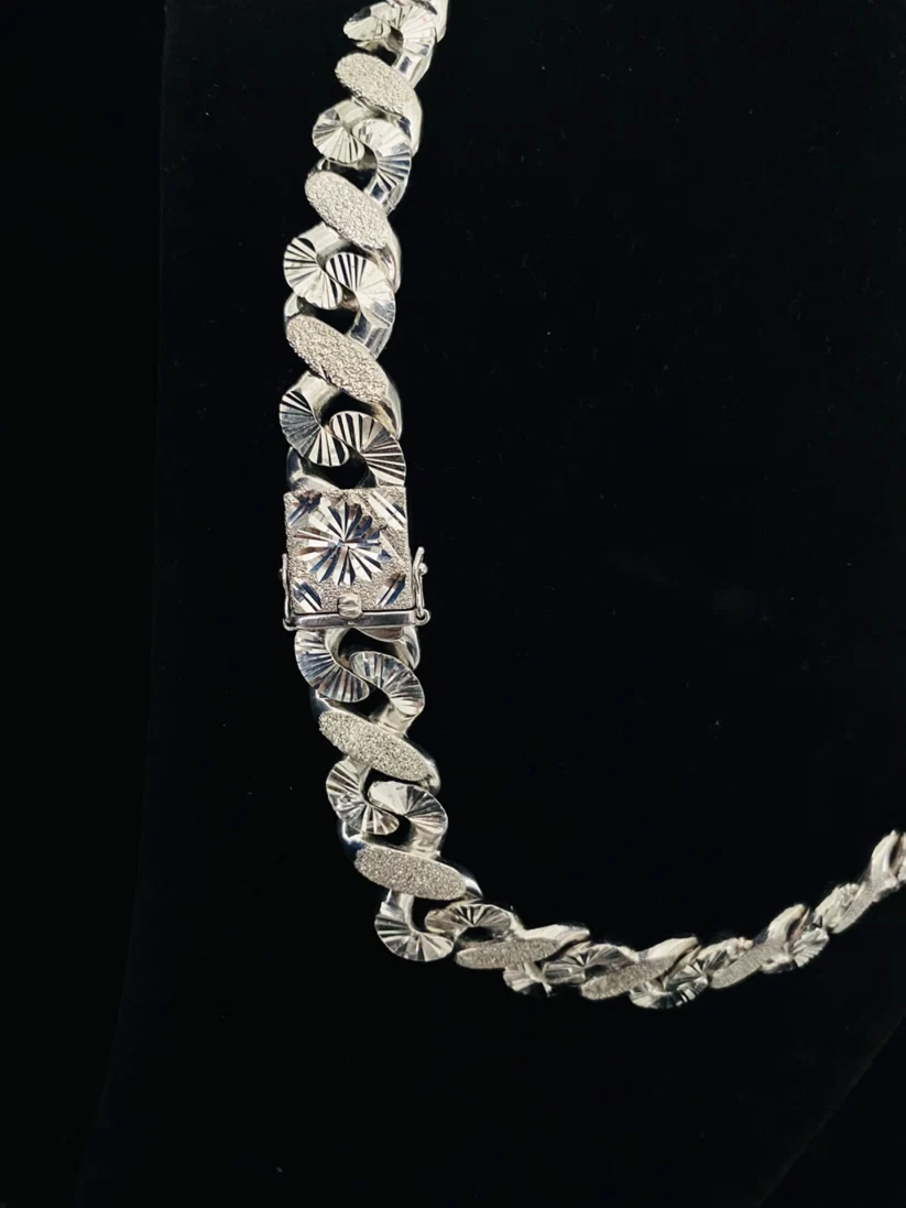 side view of the Textured silver curb chain necklace