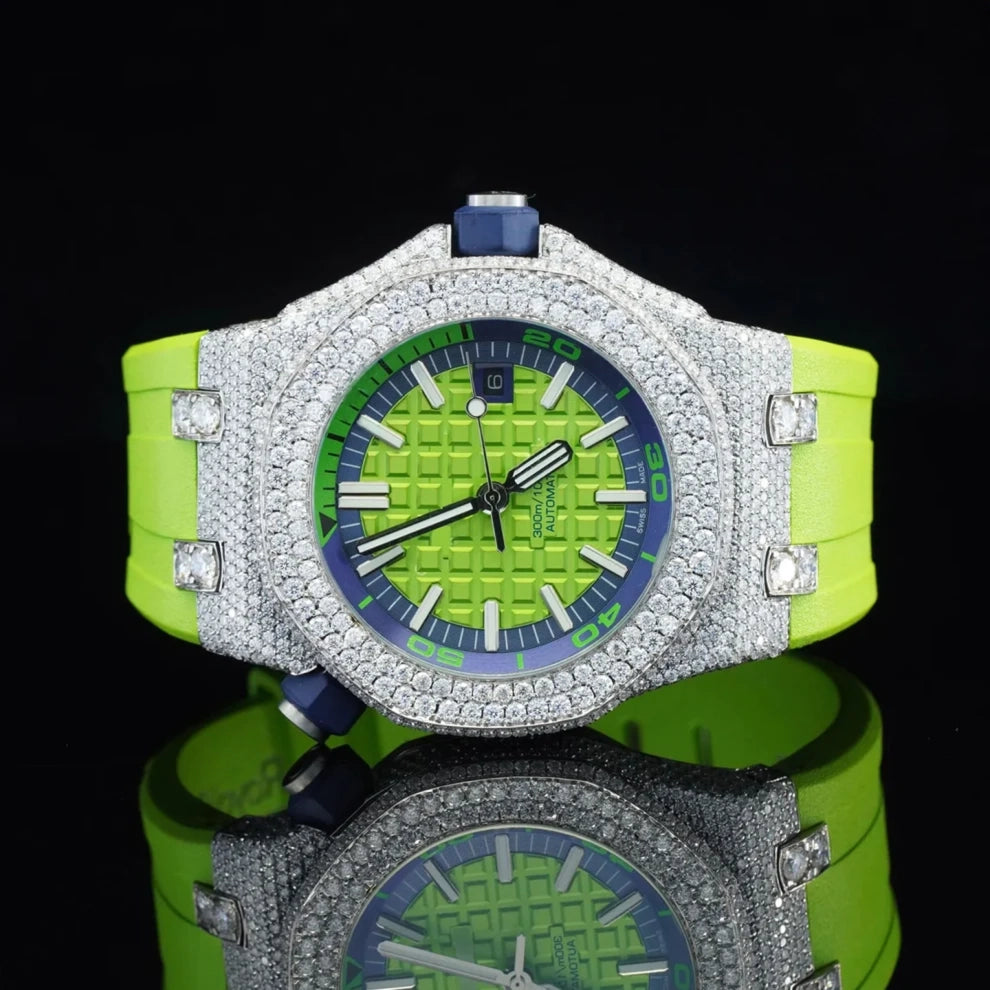Men's Trendy Parrot Silicon Straps Round Cut VVS Diamond Watch