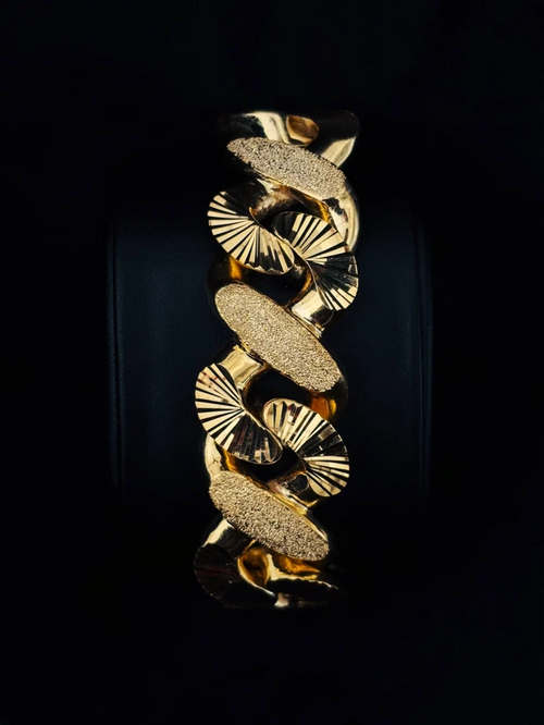 Textured Cuban link chain bracelet with alternating matte and fan-patterned links