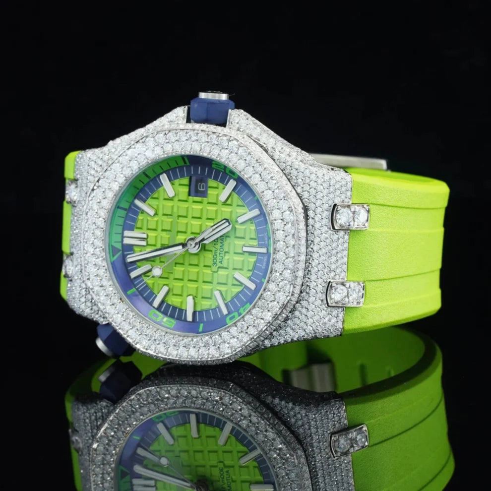 Men's Trendy Parrot Silicon Straps Round Cut VVS Diamond Watch