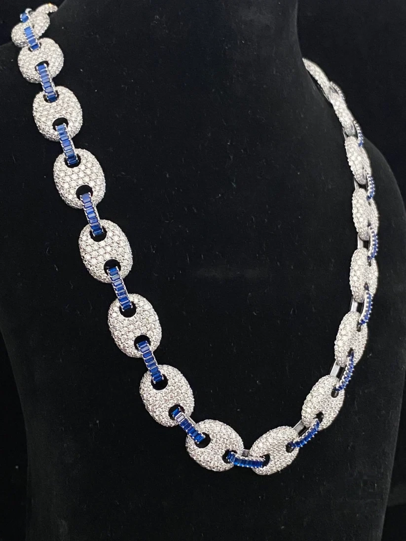 side view of the Mens hip hop iced out Gucci link necklace diamond jewelry