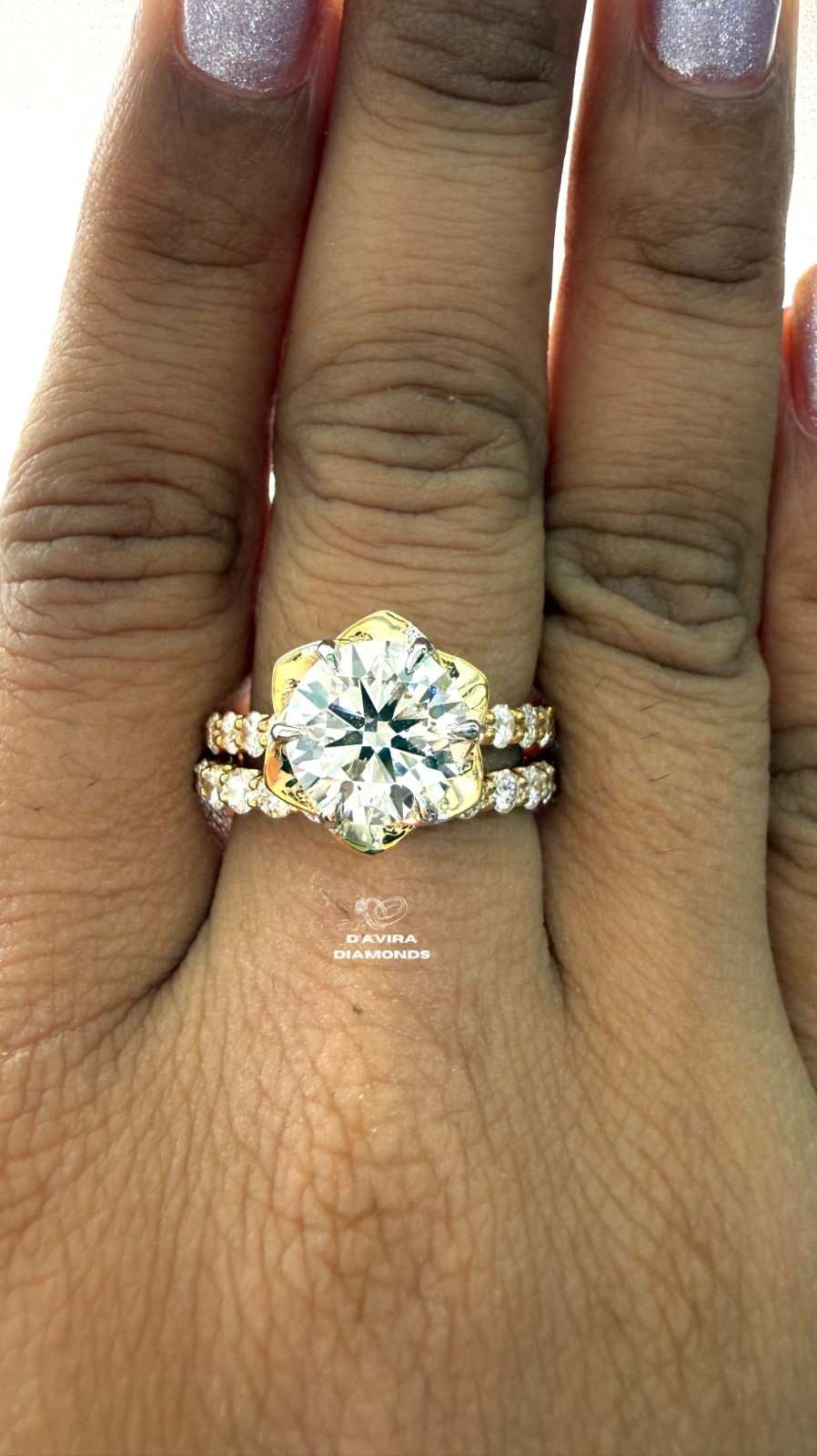 Floral Round Cut Lab Grown Diamond Anniversary Ring