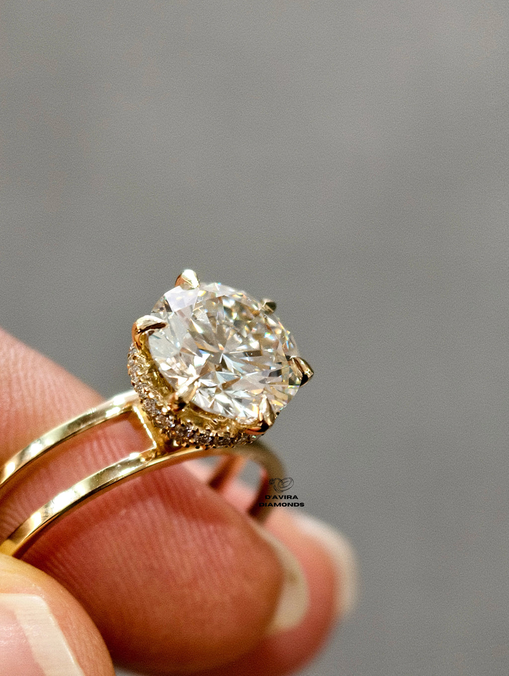 round cut solitaire diamond engagement ring in yellow gold