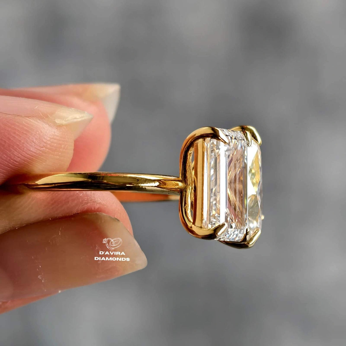 Side view of an four-prong setting ring